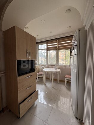 3 otaqlı Köhnə tikili, 20 Yanvar m., Bakı
