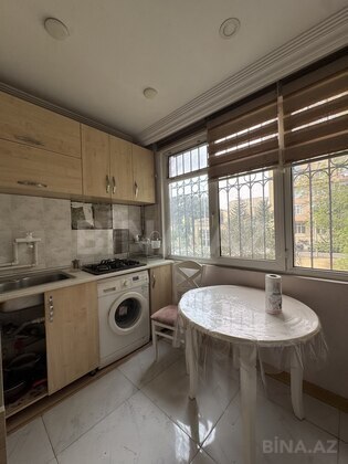 3 otaqlı Köhnə tikili, 20 Yanvar m., Bakı