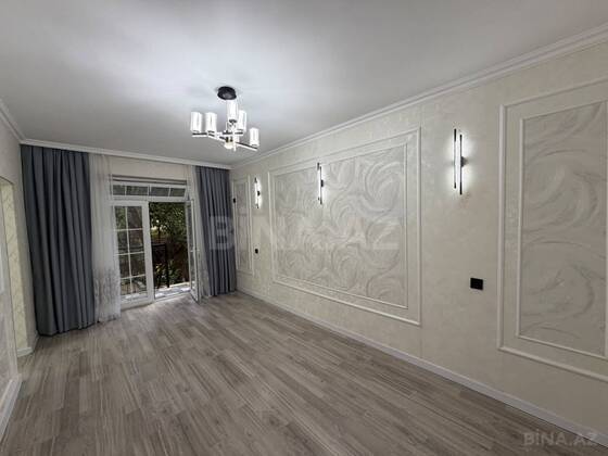 3 otaqlı Köhnə tikili, Xalqlar Dostluğu m., Bakı