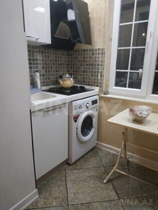2 otaqlı Köhnə tikili, Elmlər Akademiyası m., Bakı