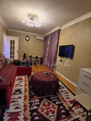2 otaqlı Köhnə tikili, Elmlər Akademiyası m., Bakı