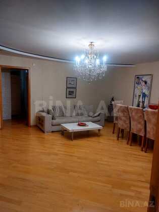 4 otaqlı Köhnə tikili, Elmlər Akademiyası m., Bakı