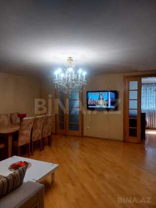 4 otaqlı Köhnə tikili, Elmlər Akademiyası m., Bakı