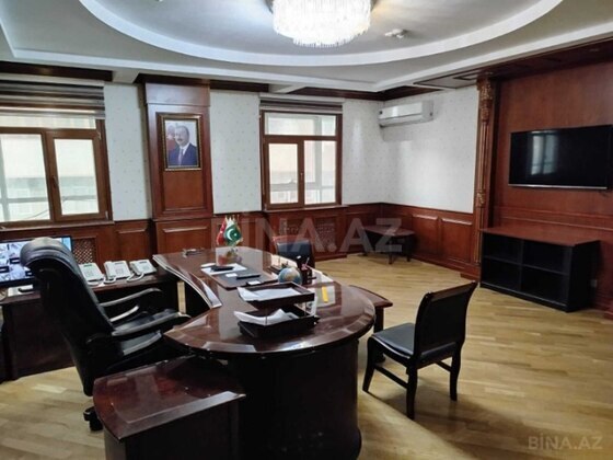 18 otaqlı Ofis, Memar Əcəmi m., Bakı