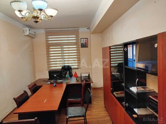 18 otaqlı Ofis, Memar Əcəmi m., Bakı