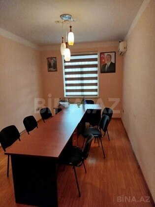 18 otaqlı Ofis, Memar Əcəmi m., Bakı