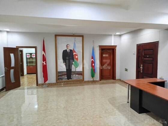 18 otaqlı Ofis, Memar Əcəmi m., Bakı