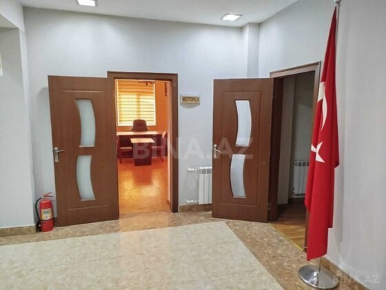 18 otaqlı Ofis, Memar Əcəmi m., Bakı