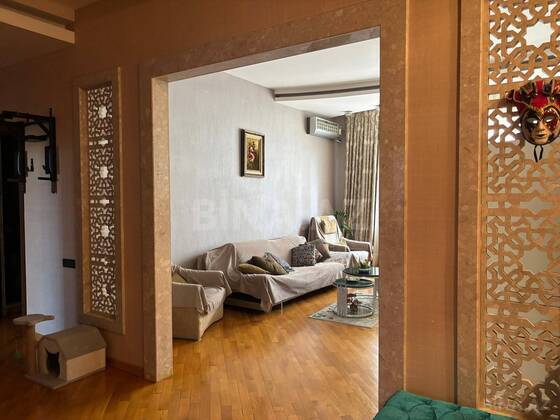 4 otaqlı Yeni tikili, Memar Əcəmi m., Bakı