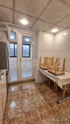 3 otaqlı Köhnə tikili, Elmlər Akademiyası m., Bakı