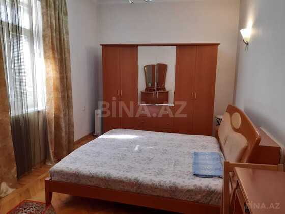 4 otaqlı Köhnə tikili, Nizami m., Bakı