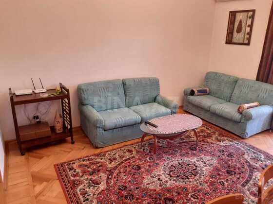 4 otaqlı Köhnə tikili, Nizami m., Bakı