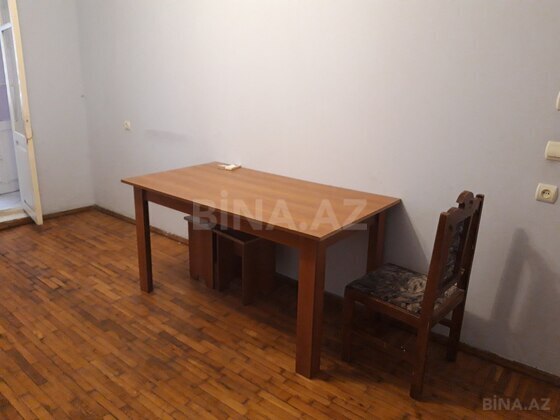 2 otaqlı Köhnə tikili, Şah İsmayıl Xətai m., Bakı