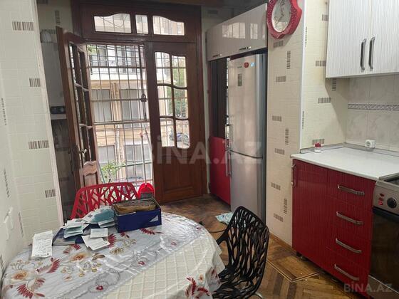 4 otaqlı Köhnə tikili, 28 May m., Bakı