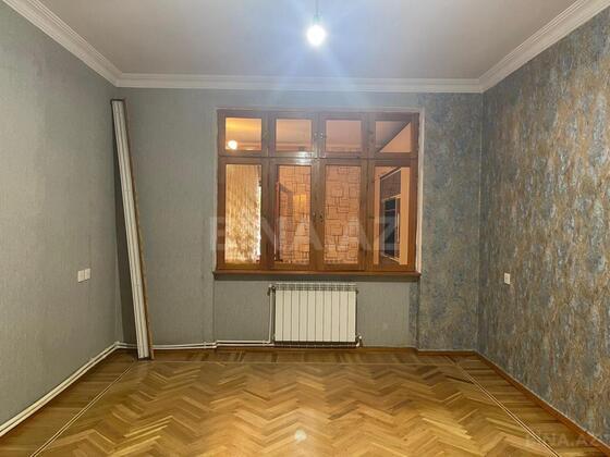 4 otaqlı Köhnə tikili, 28 May m., Bakı