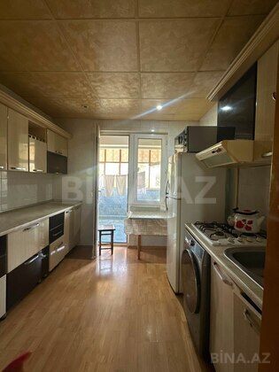 5 otaqlı Köhnə tikili, Xalqlar Dostluğu m., Bakı