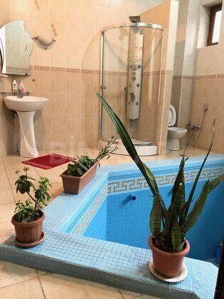 10 otaqlı Həyət evi/Bağ evi, Qara Qarayev m., Bakı