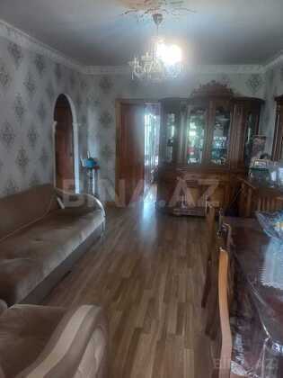 3 otaqlı Köhnə tikili, Qara Qarayev m., Bakı