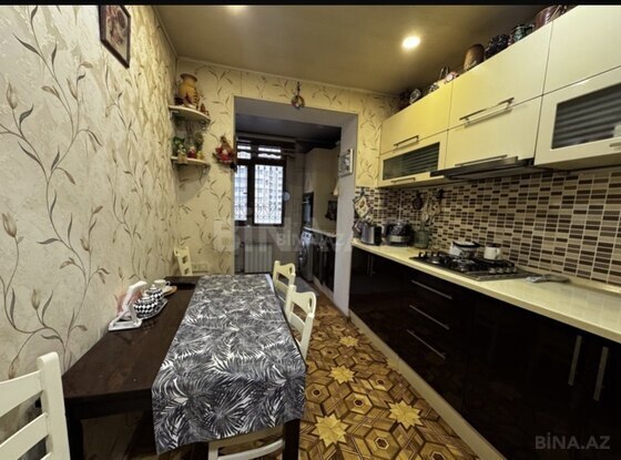 3 otaqlı Köhnə tikili, Şah İsmayıl Xətai m., Bakı