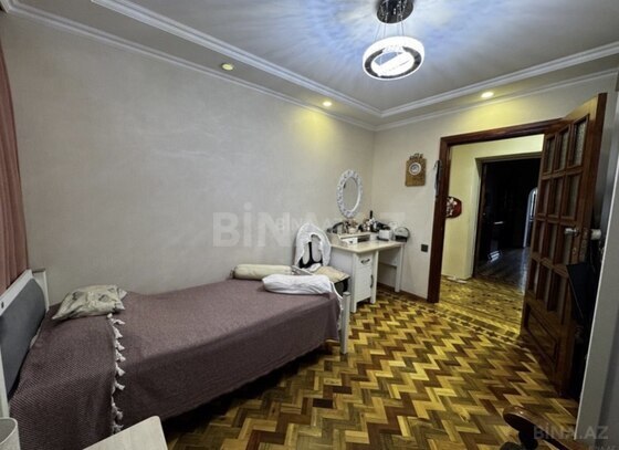3 otaqlı Köhnə tikili, Şah İsmayıl Xətai m., Bakı