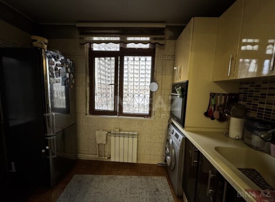 3 otaqlı Köhnə tikili, Şah İsmayıl Xətai m., Bakı