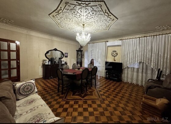 3 otaqlı Köhnə tikili, Şah İsmayıl Xətai m., Bakı