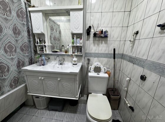 3 otaqlı Köhnə tikili, Şah İsmayıl Xətai m., Bakı