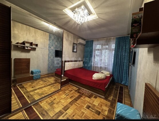 3 otaqlı Köhnə tikili, Şah İsmayıl Xətai m., Bakı