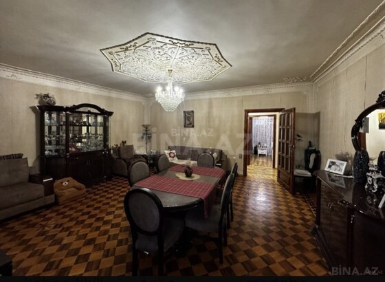 3 otaqlı Köhnə tikili, Şah İsmayıl Xətai m., Bakı