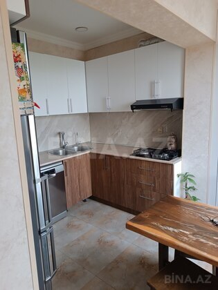 3 otaqlı Köhnə tikili, Həzi Aslanov m., Bakı