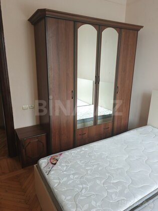 3 otaqlı Köhnə tikili, Azadlıq Prospekti m., Bakı