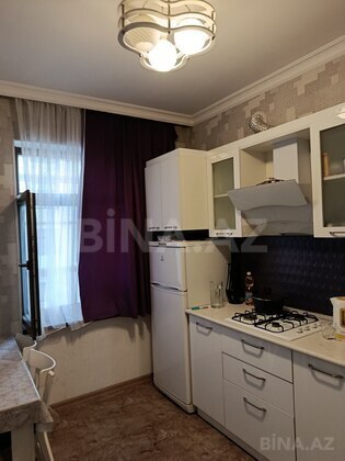 3 otaqlı Köhnə tikili, Bakıxanov q., Bakı