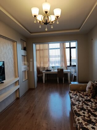 3 otaqlı Köhnə tikili, Bakıxanov q., Bakı