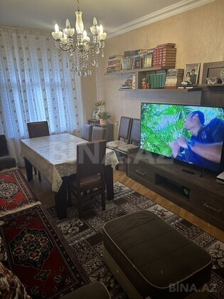 4 otaqlı Köhnə tikili, Yeni Günəşli q., Bakı