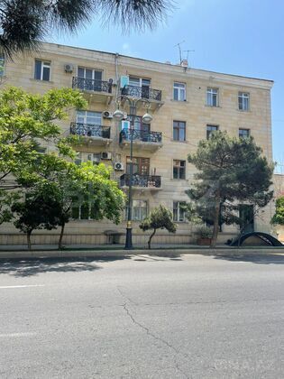 3 otaqlı Köhnə tikili, Şah İsmayıl Xətai m., Bakı