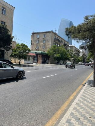 3 otaqlı Köhnə tikili, Şah İsmayıl Xətai m., Bakı
