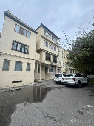 3 otaqlı Köhnə tikili, Şah İsmayıl Xətai m., Bakı