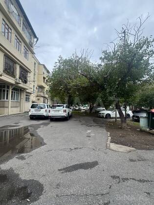 3 otaqlı Köhnə tikili, Şah İsmayıl Xətai m., Bakı