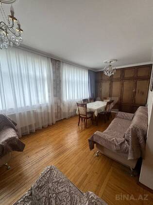 3 otaqlı Köhnə tikili, Şah İsmayıl Xətai m., Bakı