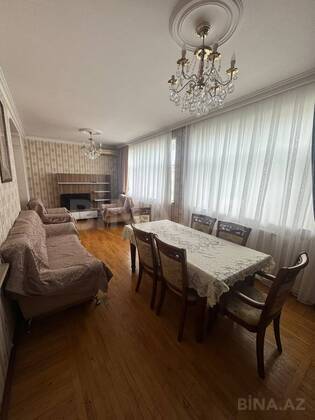 3 otaqlı Köhnə tikili, Şah İsmayıl Xətai m., Bakı