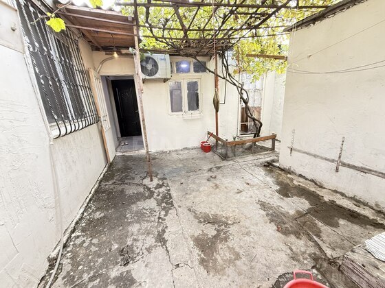3 otaqlı Köhnə tikili, Xalqlar Dostluğu m., Bakı
