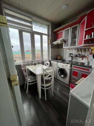 3 otaqlı Köhnə tikili, Bülbülə q., Bakı