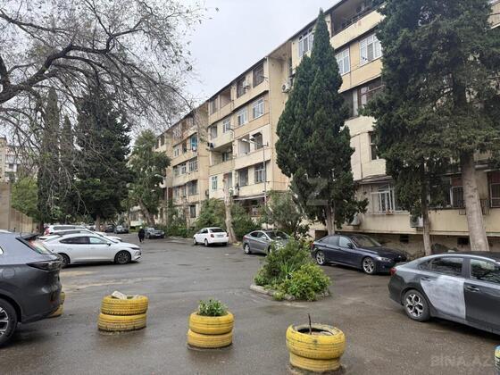 4 otaqlı Köhnə tikili, Bakıxanov q., Bakı