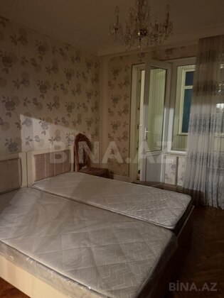3 otaqlı Köhnə tikili, Xalqlar Dostluğu m., Bakı