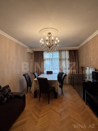 3 otaqlı Köhnə tikili, Neftçilər m., Bakı