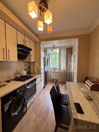3 otaqlı Köhnə tikili, Neftçilər m., Bakı