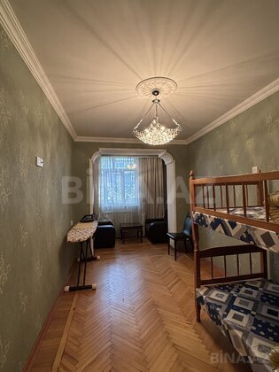3 otaqlı Köhnə tikili, Neftçilər m., Bakı