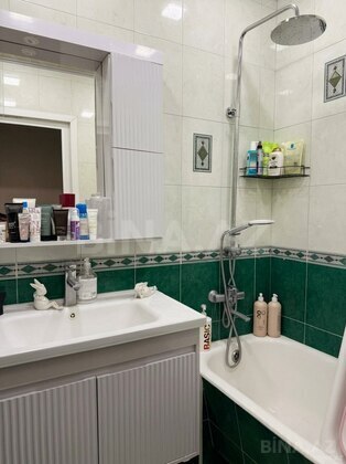 2 otaqlı Köhnə tikili, Elmlər Akademiyası m., Bakı