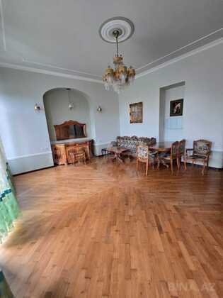 6 otaqlı Köhnə tikili, Sahil m., Bakı