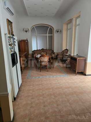 6 otaqlı Köhnə tikili, Sahil m., Bakı
